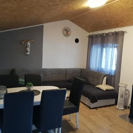 Vakantiehuis Kamena Kucica *